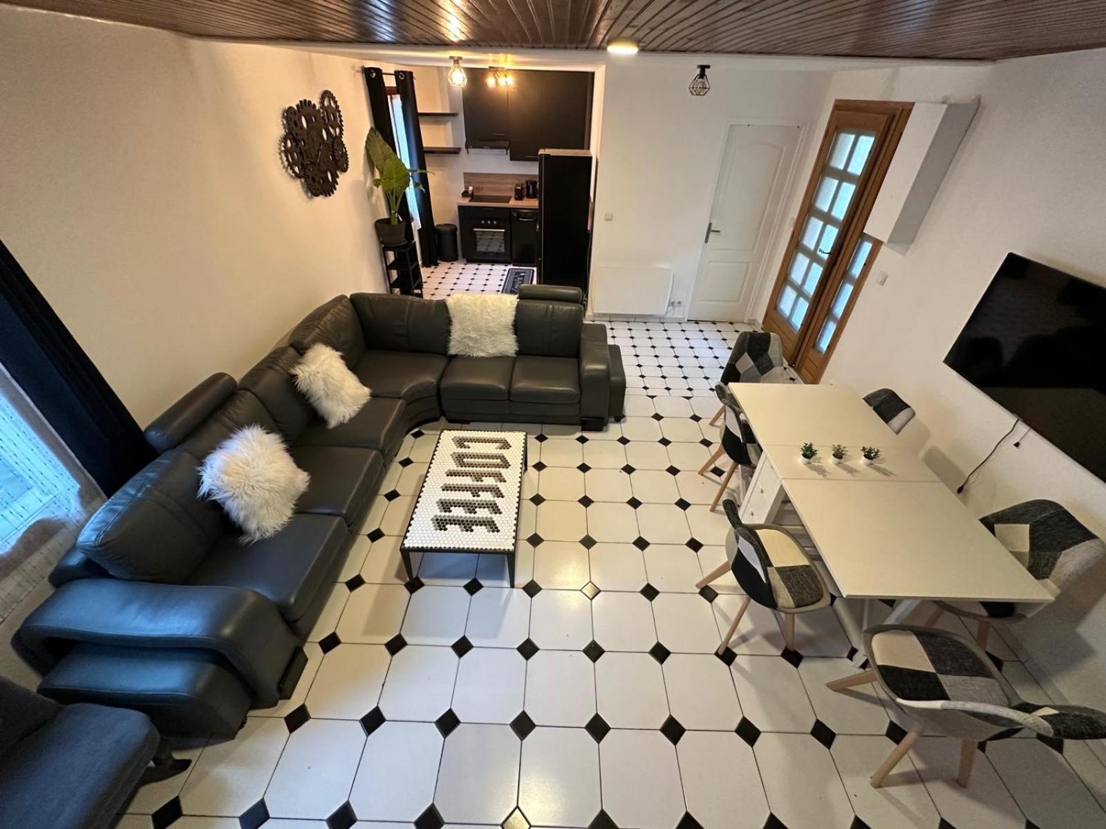 Agreable Appartement Dans Une Maison 圣但尼 外观 照片