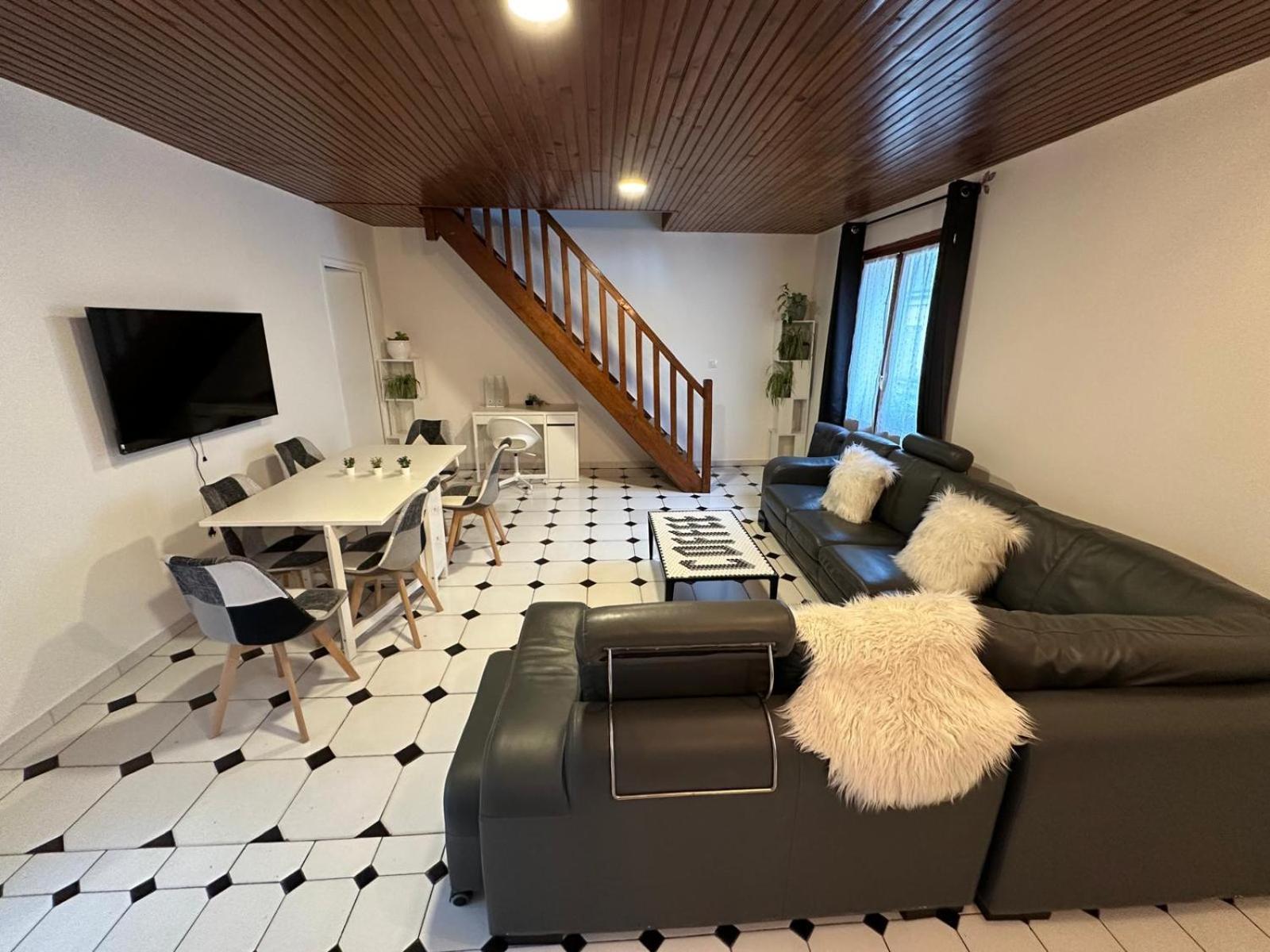 Agreable Appartement Dans Une Maison 圣但尼 外观 照片