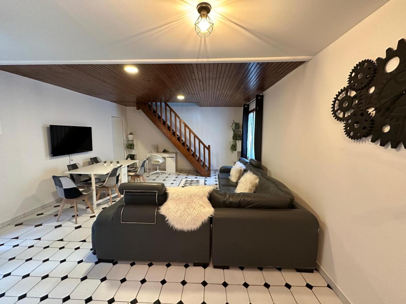 Agreable Appartement Dans Une Maison 圣但尼 外观 照片
