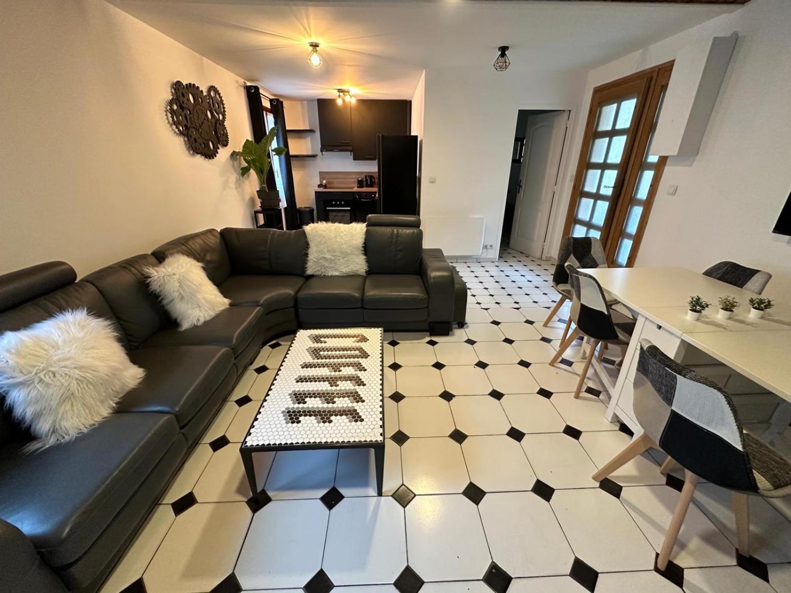Agreable Appartement Dans Une Maison 圣但尼 外观 照片
